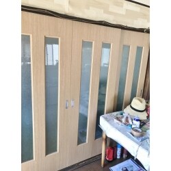 古い建具に動きが悪く傷んでいた為、お客様の希望のデザインで新しく製作しました。