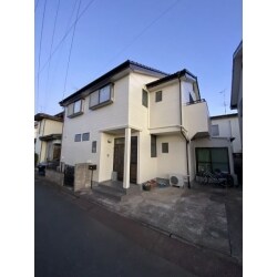 外壁と屋根を塗装してきれいになりました。