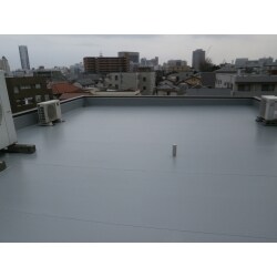 ビルの屋上を塗装だけで新築のように