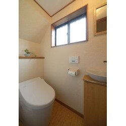 タンクレスでひろびろトイレに
