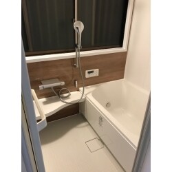 寒くてお掃除が大変だったお風呂が明るくなりました。
