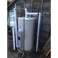 深夜電力の電気温水器です。