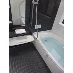 長年使用したユニットバスが古くなり、傷みが出てきたので、新しいユニットバスに取替。