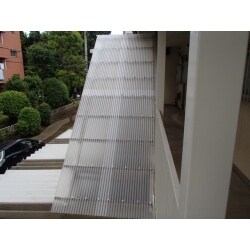 汚れにより薄暗い雰囲気でしたが、高圧洗浄と波板の張替えで明るくなりました。
