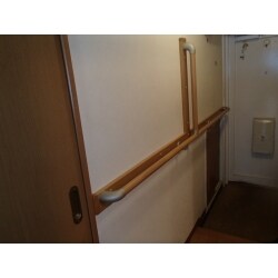 玄関廊下とトイレの手すり設置工事