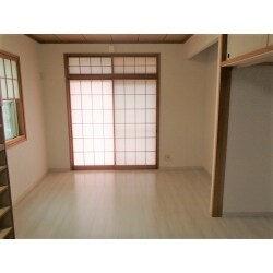 洗面台・トイレの改修、和室を洋室に変更などを行いました。