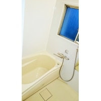 冷っとするタイル貼りから、暖かみのあるユニットバスに交換