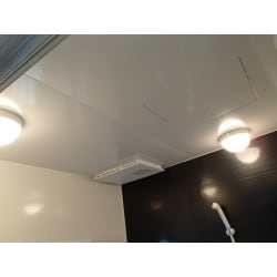 照明器具を移設し、浴室換気扇を暖房付きの換気扇に交換しました。