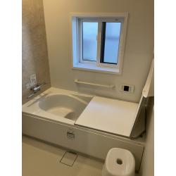 以前と比べものにならないほど温かく、快適な空間へとなった水廻りリフォーム。脱衣室、トイレも同様に断熱性能を高め、寒さのストレスを感じにくく安心してお使いいただける住環境へとなりました。