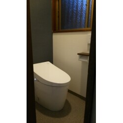 タンクレストイレですっきりモダンなレストルームになりました。