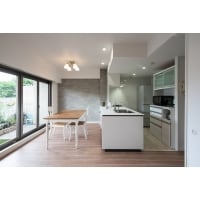 壁を撤去し、こだわりの明るいキッチンへ