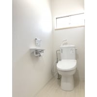 真っ白なシンプルトイレ