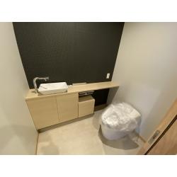 以前はトイレが狭くて使い勝手が悪かった部分の幅と奥行きを十分に確保しました。