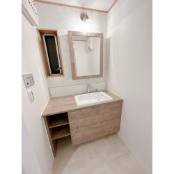 お風呂と脱衣室、各種お部屋の扉のリフォームを行いました