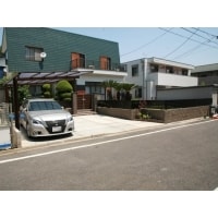 グリーンの屋根にあうクラシックな配色デザインの外構リフォーム