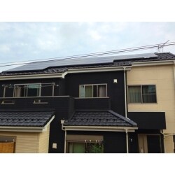 南面片流れという太陽光に最適な屋根の形状をしていたので、自信を持ってお勧めいたしました。モニターで発電量と消費電力量が見えるので、今まで以上に節電を意識されるようになったそうです。毎日のモニターチェックを楽しみにされています。