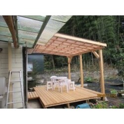 台風で隣の竹林が倒れ込、古かったウッドデッキをやり直しました。