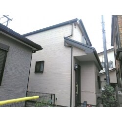 金属屋根のカバー工法と外壁塗装（180万円）