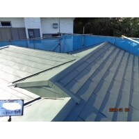 薄型スレート屋根から金属屋根(ヒランビー)へ重ね葺き