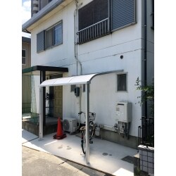 駐車場の土間打ちを行いました。自転車のテラスも新設しました。