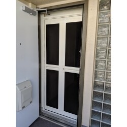玄関網戸の設置
