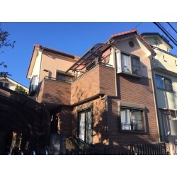 外壁上段にピンク系の塗料をとりいれ
一段と可愛らしい雰囲気へ！