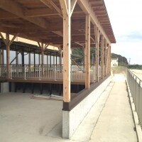 海の家にウッドデッキスペースを作りました