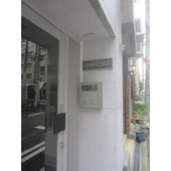 マンションの出入り口を防犯の為オートロックの出入り口に
