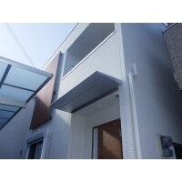 玄関アプローチの後付け庇の取付