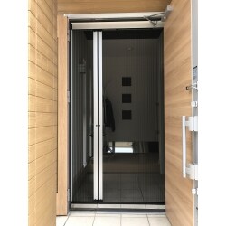においの籠りやすい玄関に、網戸を設置（商品：しまえるんです【ＬＩＸＩＬ】）
