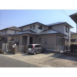 耐久性が高く、防カビ防藻性の高い塗料での塗装をご提案致しました。今回は外壁と屋根を塗装を致しました。