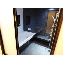 こだわりの機能満載の浴室、キッチン、そして洗面台とトイレをメインにリフォーム。オーナー様らしい、モダンで落ち着いた雰囲気の設備品が揃いました。