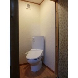 寝室の物入れを改修し、トイレを設置しました
