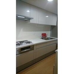 お手入れしやすく、収納量が豊富なキッチンにリフォームしました。