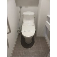 節水トイレにシックな内装