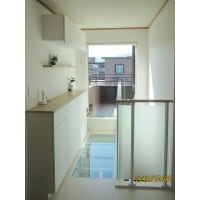 吹抜にガラスの床を作りました