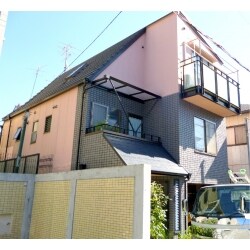 新築をさせていただいたお宅のリフォームです。
外壁は一面のみタイルを貼りこだわりのある外観がポイント


