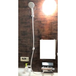 シャワーを使用する時に温度に不具合があるとのご連絡をいただきました。
シャワー水栓の熱センサーの故障で、シャワーバス水栓の取替えをさせていただきました。