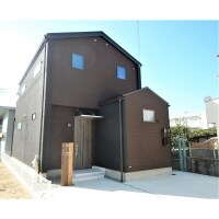 【新築】ウッド調の外観でシンプルなお住まいに