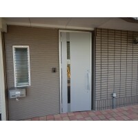 店舗の玄関ドア交換とシャッター他ウレタン塗装