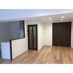 リビング横の和室をLDKに取り込み、LDKを広げました。