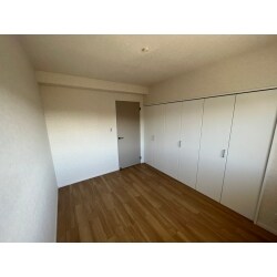 クロス張替
フローリング張替
建具入替