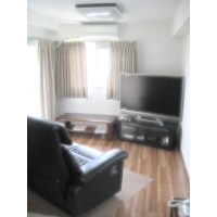 幅広フローリングの重厚リビング