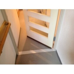 廊下の扉クツズリの段差解消をさせて頂きました。