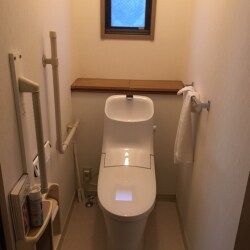 お掃除しやすいトイレになりました。