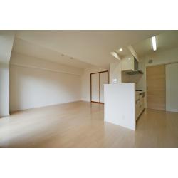 水回り設備と建具、内装をリニューアルしました。各部屋の窓には内窓を取付して断熱性を高めています。