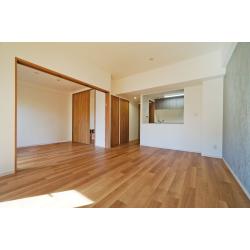 和室の洋室化と室内のフルリフォームを実施しました。