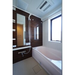 アクセントパネル＆浴室換気乾燥暖房機付！