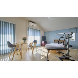 寝室にはトレーニングマシン。