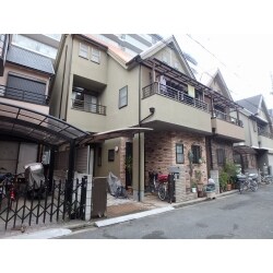 塗装完成です！塗装工事は、施主様と職人の意思疎通が大切です。そこで交換日記形式の日報をご用意してます。毎日の作業の様子や明日の作業内容がわかります。お客様が記入できるコメント欄もありますので、非常に好評です。


